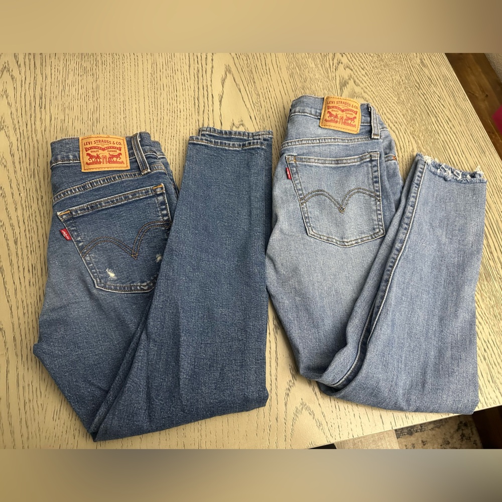 Two pair women’s Levi Wedge skinny jeans size 27